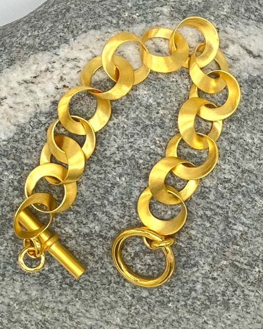 Gold Mobius Circle Link Bracelet in Satin Finish